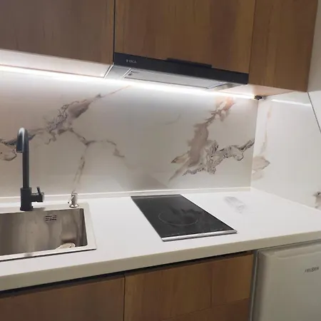 Aliona Santorini Drymades, Dhermi