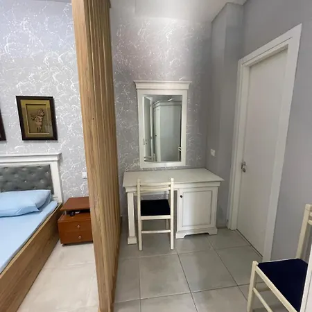 Aliona Santorini Drymades, Dhermi