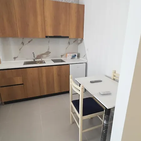 Aliona Santorini Drymades, Dhermi