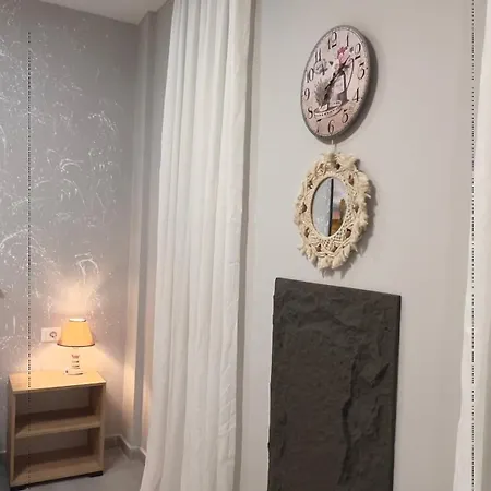 Aliona Santorini Drymades, Dhermi Gjilek