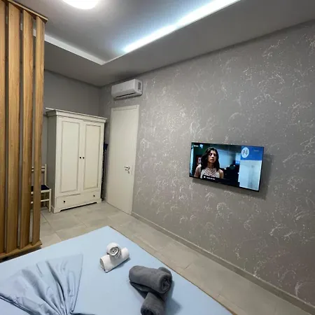 Aliona Santorini Drymades, Dhermi