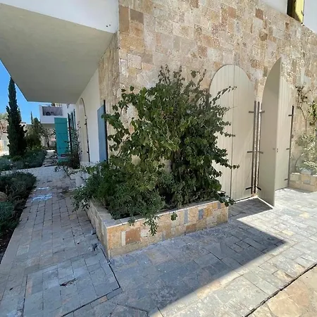 Aliona Santorini Drymades, Dhermi Gjilek