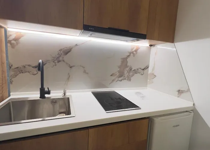 Aliona Santorini Drymades, Dhermi