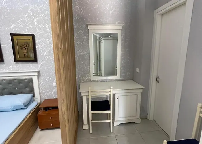 Aliona Santorini Drymades, Dhermi