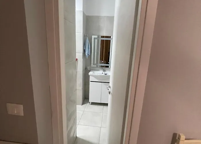 Aliona Santorini Drymades, Dhermi